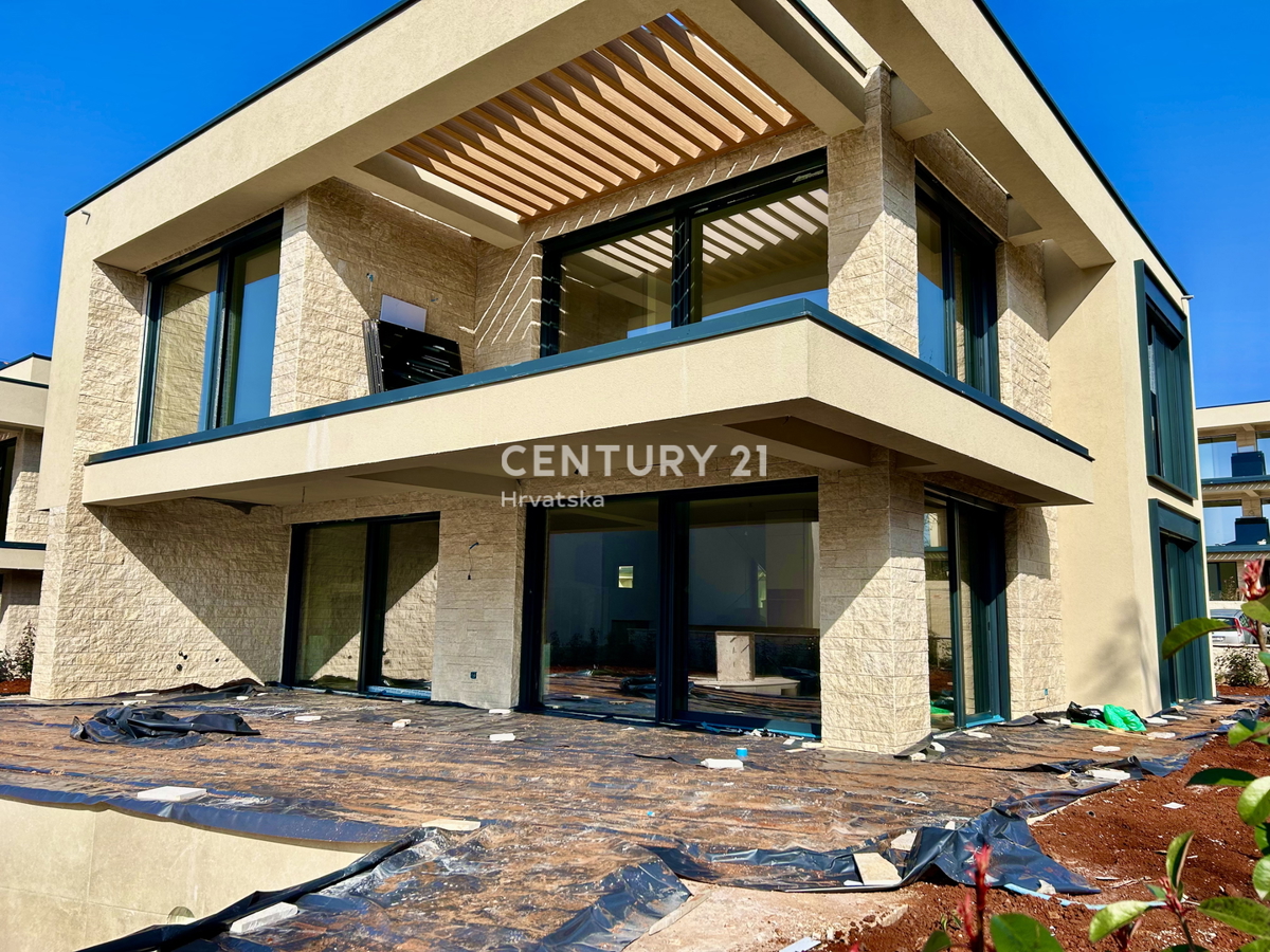 UMAG, VILLA A SOLI 150 METRI DALLA SPIAGGIA E DAL MARE