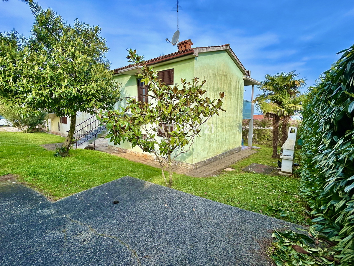 NOVIGRAD, DINTORNI, VILLA INDIPENDENTE A SOLI 80 METRI DALLA SPIAGGIA CON VISTA MARE