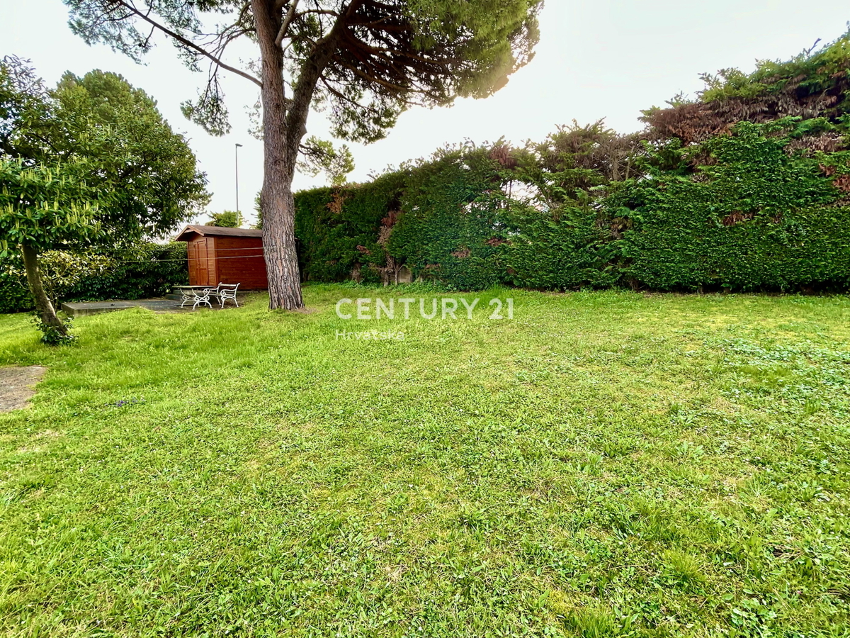 NOVIGRAD, DINTORNI, VILLA INDIPENDENTE A SOLI 80 METRI DALLA SPIAGGIA CON VISTA MARE