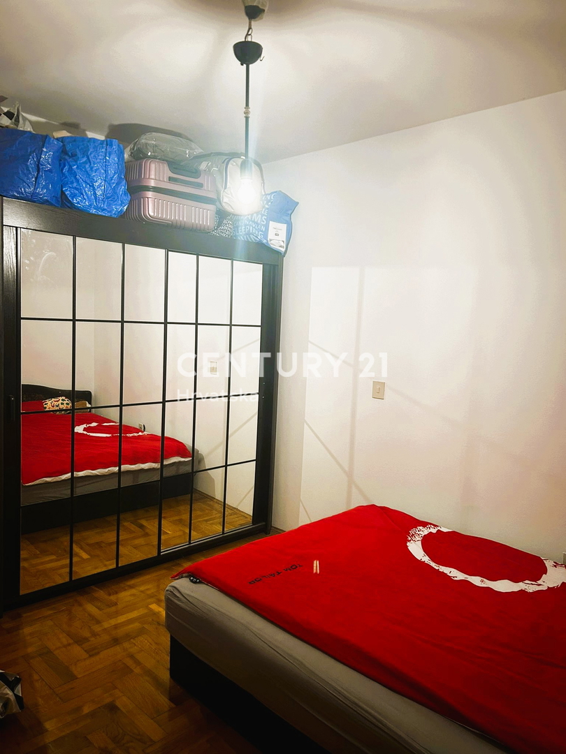 POREČ, VENDESI APPARTAMENTO DUE LOCALI AL PRIMO PIANO, OTTIMA POSIZIONE