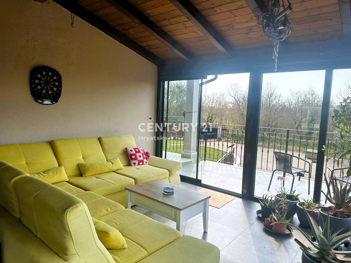 KRINGA, CASA CON PISCINA E AMPIO GIARDINO IN POSIZIONE TRANQUILLA