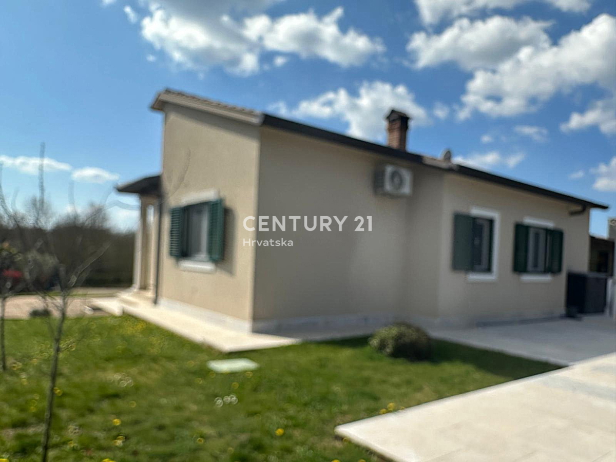 KRINGA, CASA CON PISCINA E AMPIO GIARDINO IN POSIZIONE TRANQUILLA