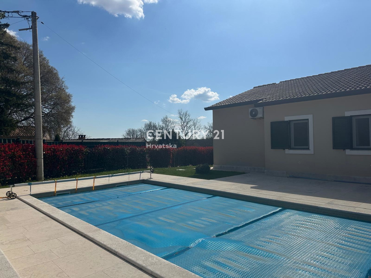 KRINGA, CASA CON PISCINA E AMPIO GIARDINO IN POSIZIONE TRANQUILLA