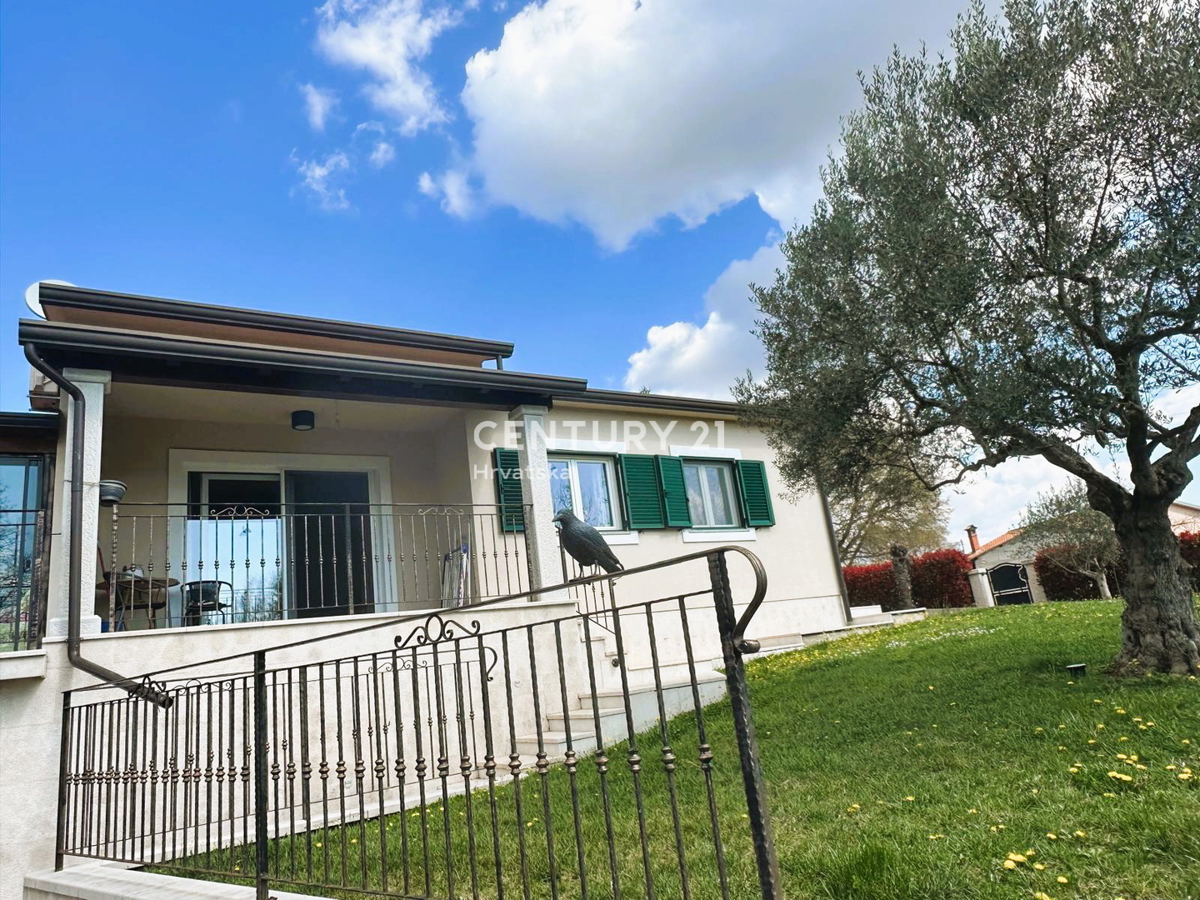 KRINGA, CASA CON PISCINA E AMPIO GIARDINO IN POSIZIONE TRANQUILLA