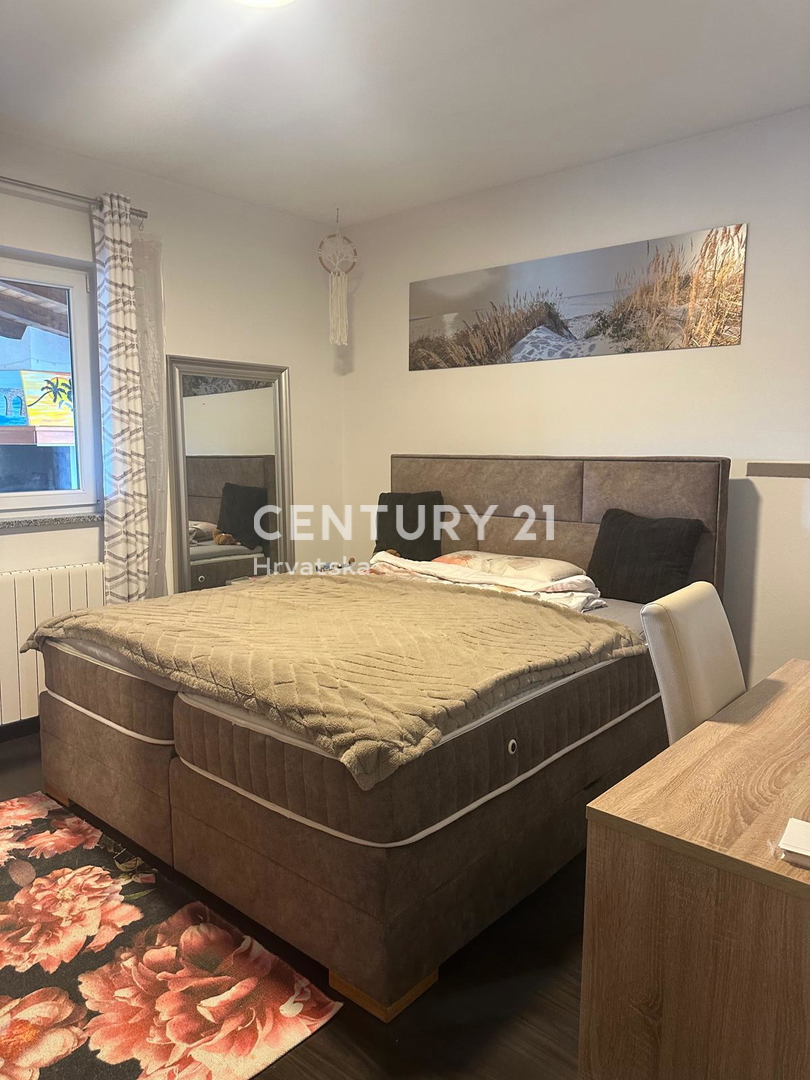 KRINGA, CASA CON PISCINA E AMPIO GIARDINO IN POSIZIONE TRANQUILLA