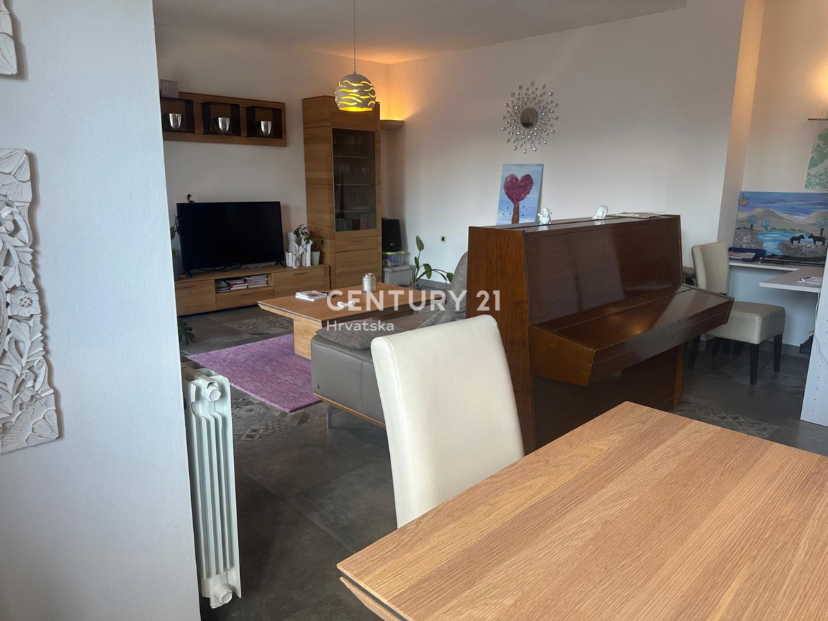 KRINGA, CASA CON PISCINA E AMPIO GIARDINO IN POSIZIONE TRANQUILLA