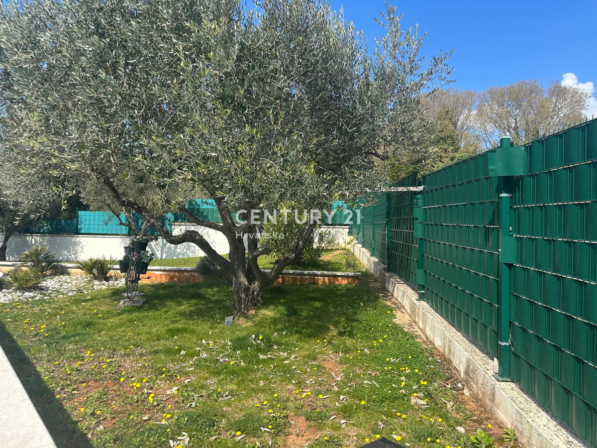 KRINGA, CASA CON PISCINA E AMPIO GIARDINO IN POSIZIONE TRANQUILLA