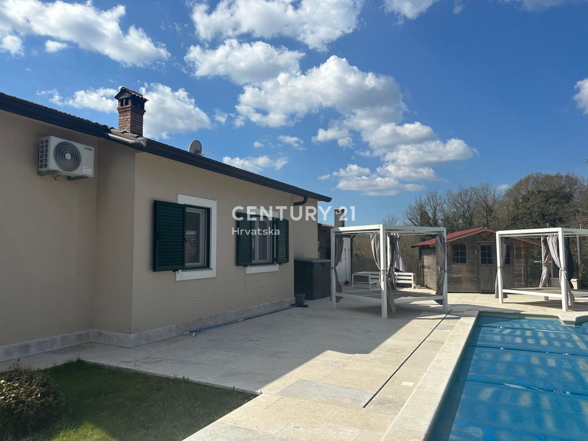 KRINGA, CASA CON PISCINA E AMPIO GIARDINO IN POSIZIONE TRANQUILLA