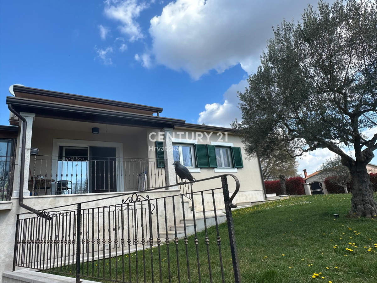 KRINGA, CASA CON PISCINA E AMPIO GIARDINO IN POSIZIONE TRANQUILLA