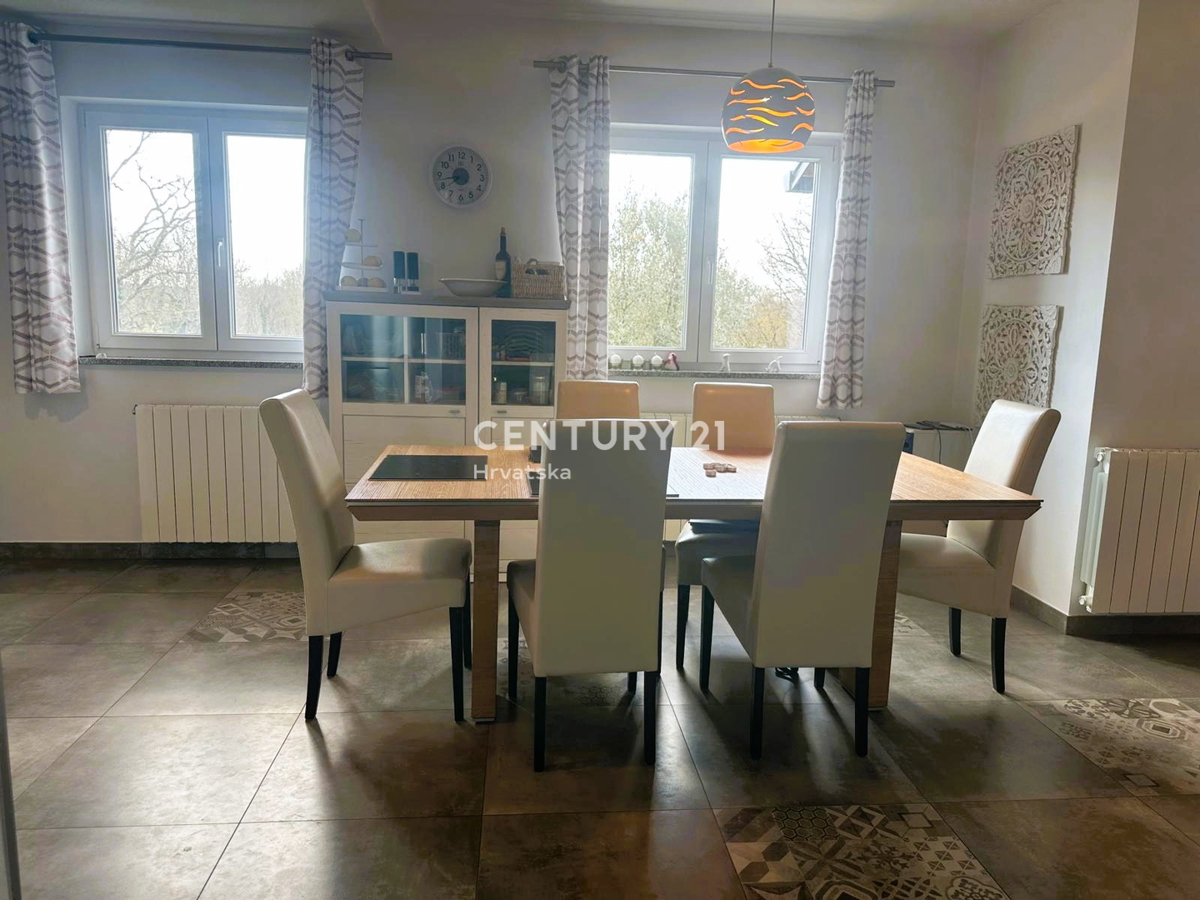 KRINGA, CASA CON PISCINA E AMPIO GIARDINO IN POSIZIONE TRANQUILLA