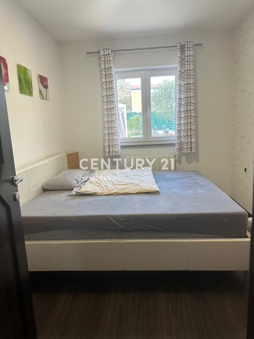 KRINGA, CASA CON PISCINA E AMPIO GIARDINO IN POSIZIONE TRANQUILLA