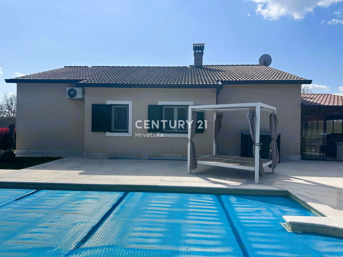 KRINGA, CASA CON PISCINA E AMPIO GIARDINO IN POSIZIONE TRANQUILLA