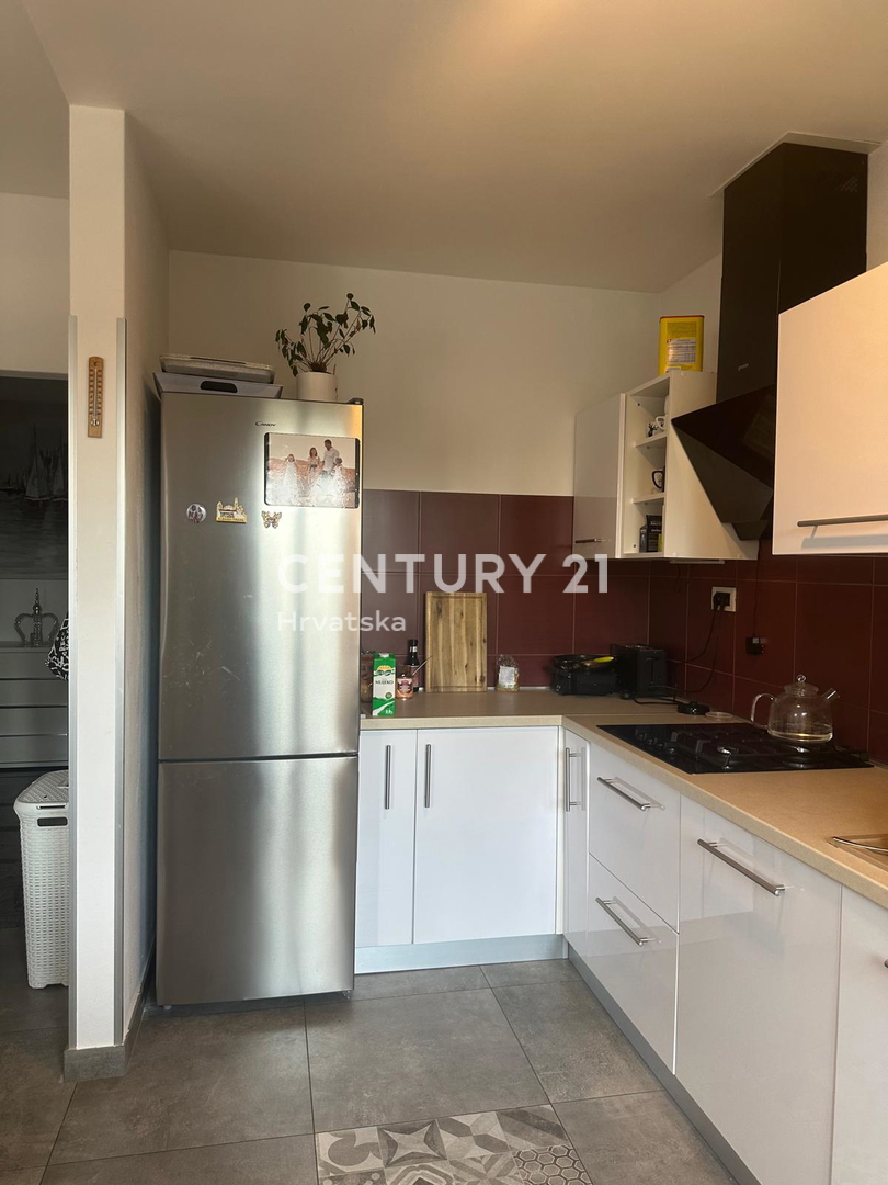 KRINGA, CASA CON PISCINA E AMPIO GIARDINO IN POSIZIONE TRANQUILLA