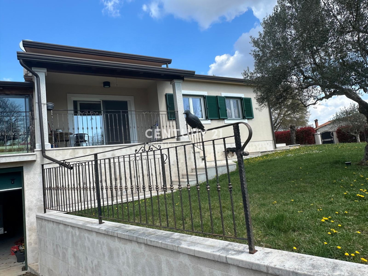 KRINGA, CASA CON PISCINA E AMPIO GIARDINO IN POSIZIONE TRANQUILLA