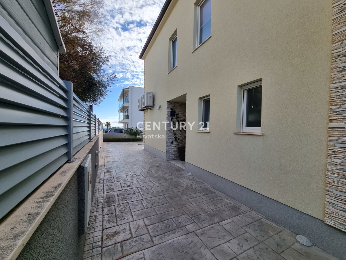 Bellissima doppia casa con piscina .....Rogoznica....Razanj....Stivasnica