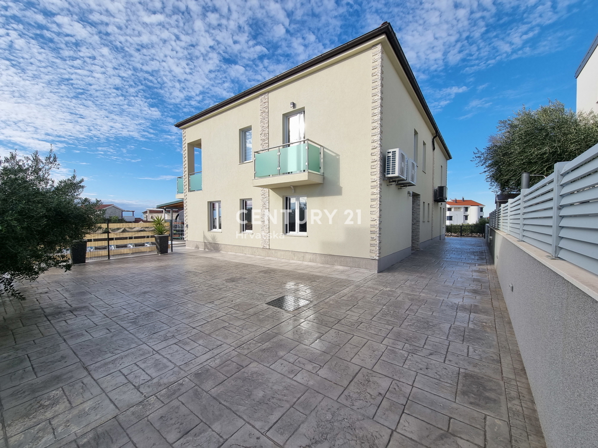 Bellissima doppia casa con piscina .....Rogoznica....Razanj....Stivasnica