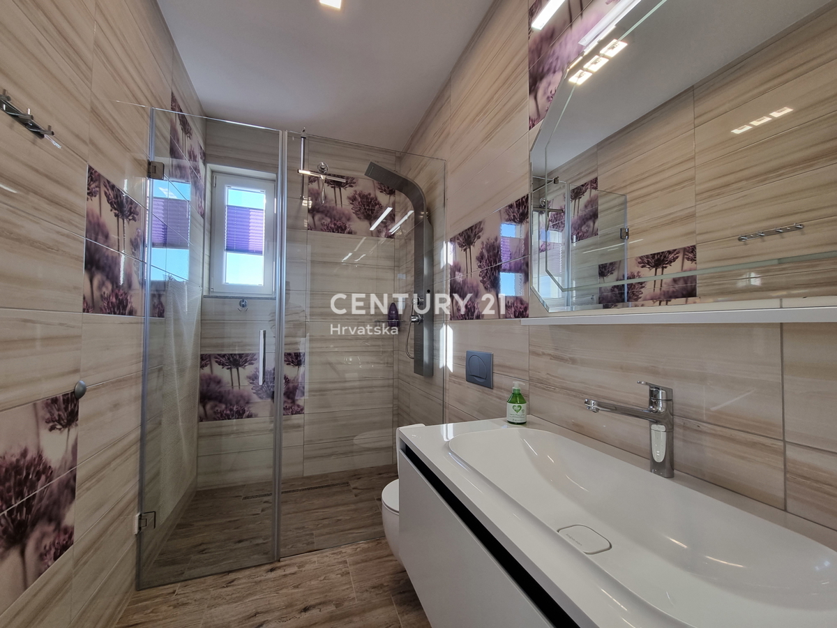 Bellissima doppia casa con piscina .....Rogoznica....Razanj....Stivasnica