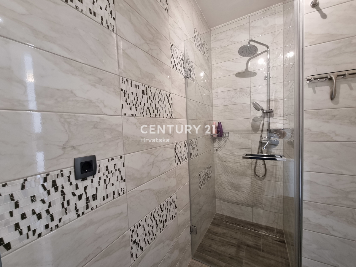 Bellissima doppia casa con piscina .....Rogoznica....Razanj....Stivasnica