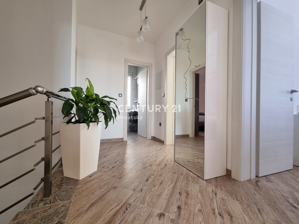 Bellissima doppia casa con piscina .....Rogoznica....Razanj....Stivasnica