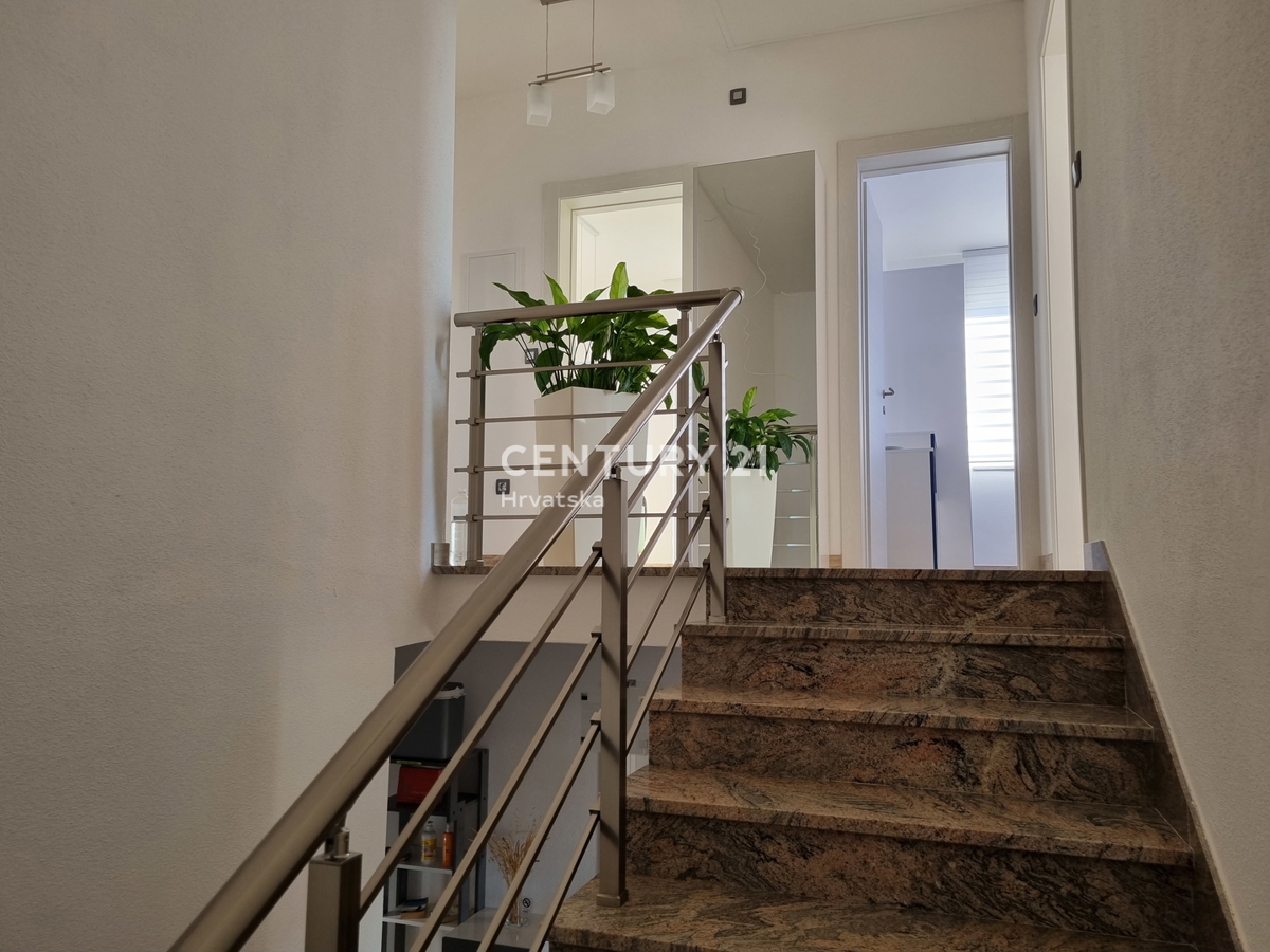 Bellissima doppia casa con piscina .....Rogoznica....Razanj....Stivasnica