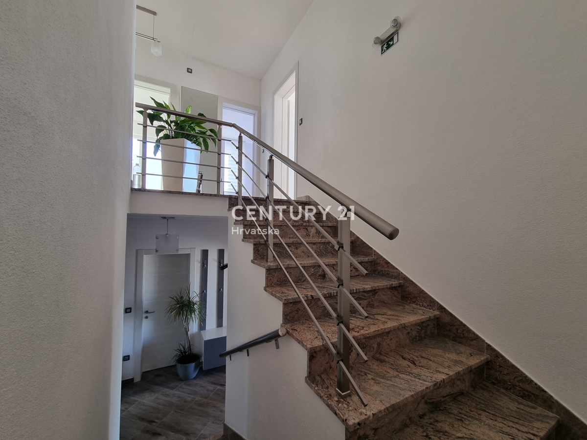 Bellissima doppia casa con piscina .....Rogoznica....Razanj....Stivasnica