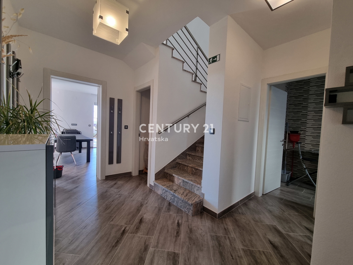 Bellissima doppia casa con piscina .....Rogoznica....Razanj....Stivasnica