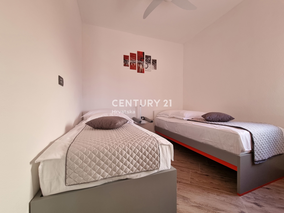 Bellissima doppia casa con piscina .....Rogoznica....Razanj....Stivasnica
