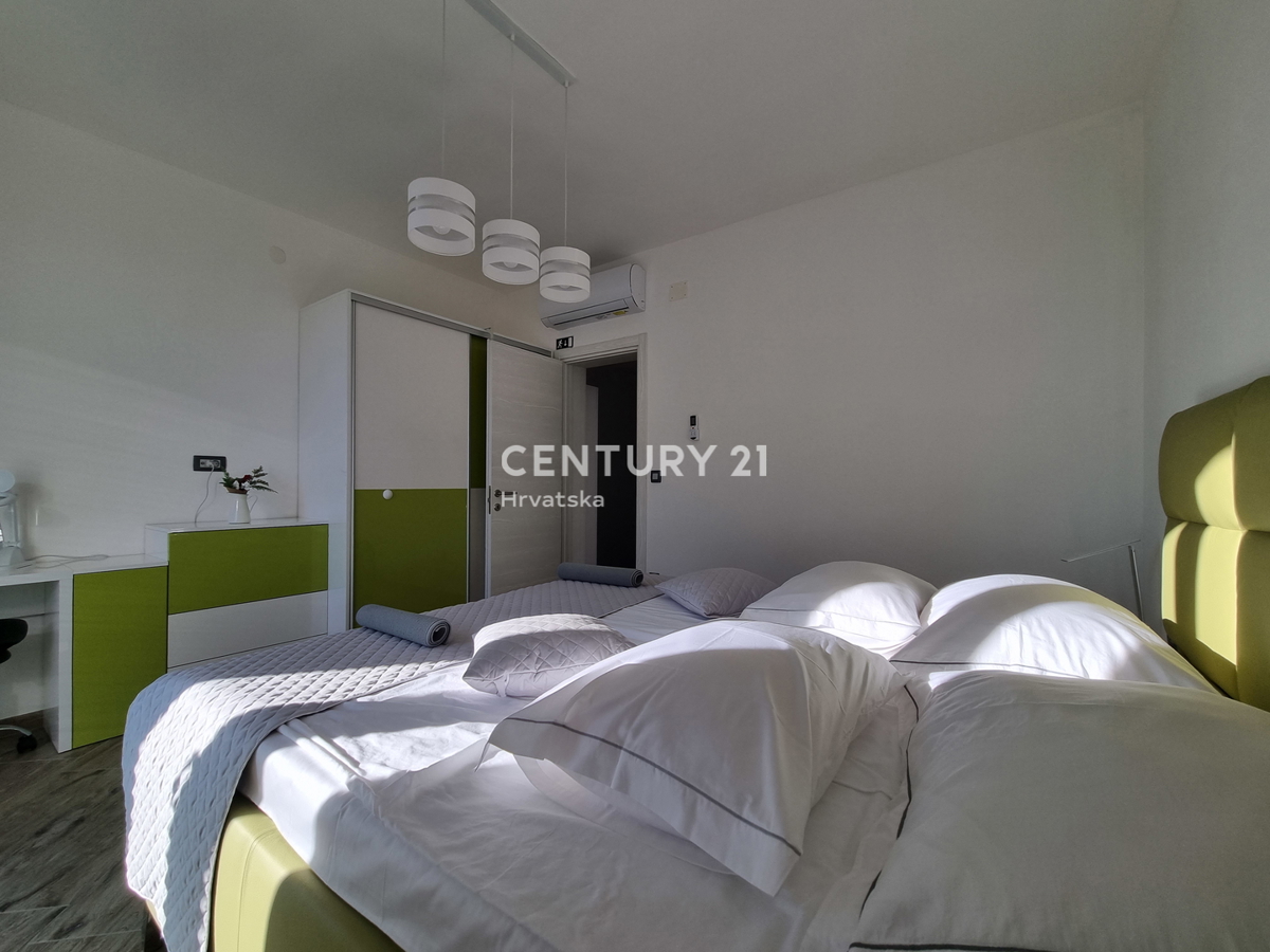 Bellissima doppia casa con piscina .....Rogoznica....Razanj....Stivasnica