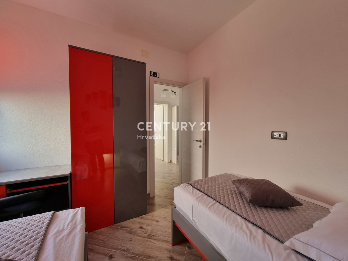 Bellissima doppia casa con piscina .....Rogoznica....Razanj....Stivasnica