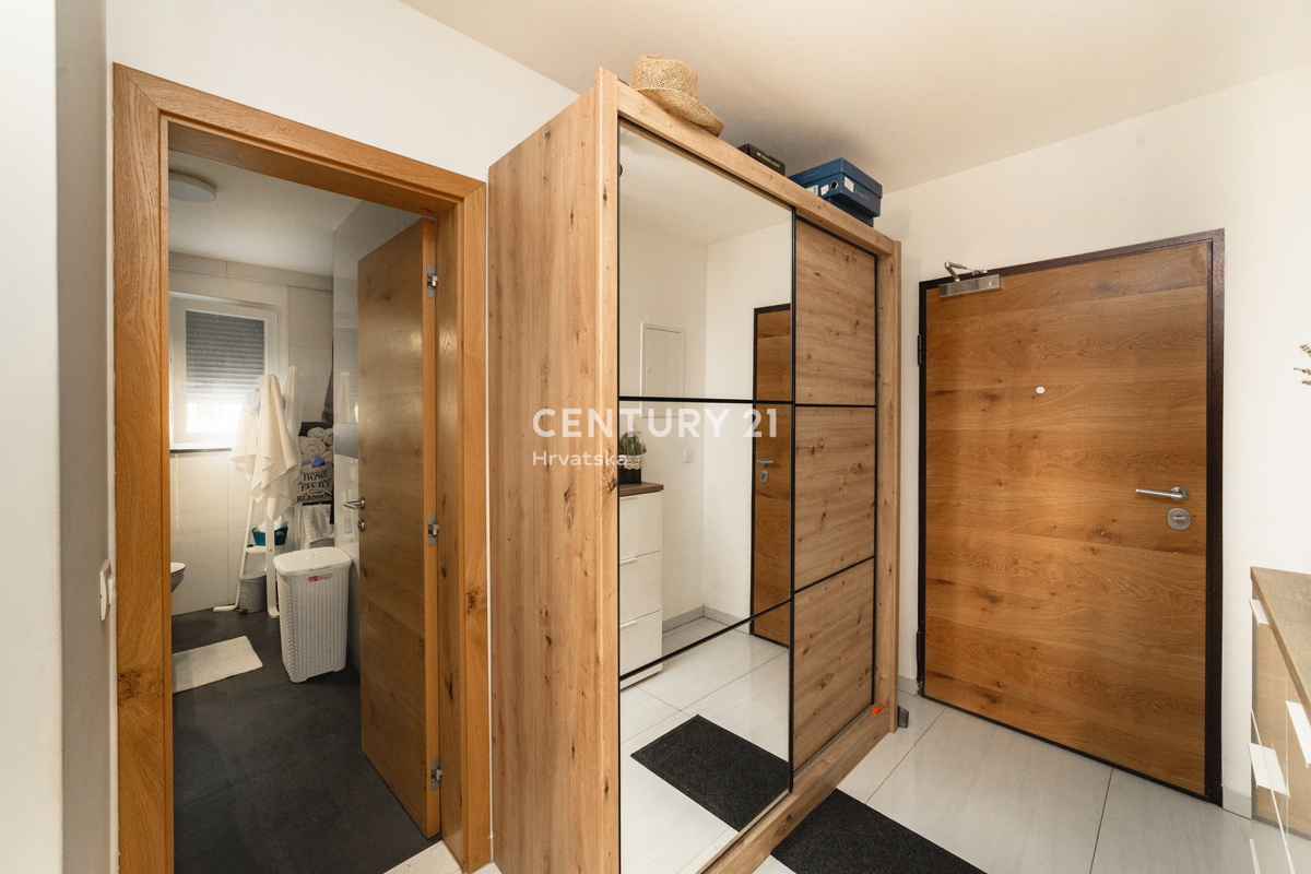 ZADAR, MOCIRE, APPARTAMENTO 3 VANI, 92 m2, 1° piano, P.M., OTTIMA POSIZIONE, VISTA MARE