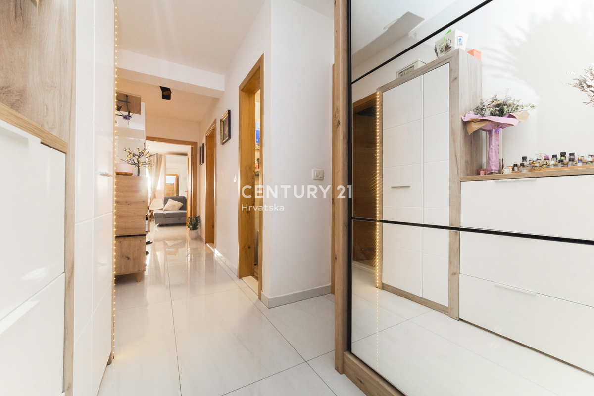 ZADAR, MOCIRE, APPARTAMENTO 3 VANI, 92 m2, 1° piano, P.M., OTTIMA POSIZIONE, VISTA MARE