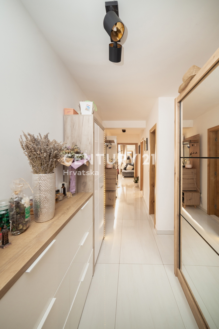 ZADAR, MOCIRE, APPARTAMENTO 3 VANI, 92 m2, 1° piano, P.M., OTTIMA POSIZIONE, VISTA MARE