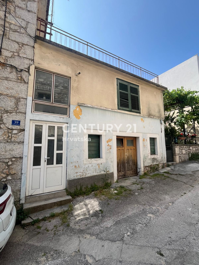 Vodice, casa in pietra nel centro del paese