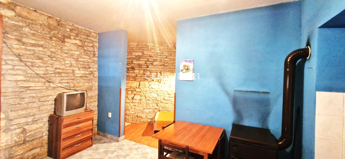 Benkovac - locale commerciale e appartamento - proprietà individuale - nel centro della città