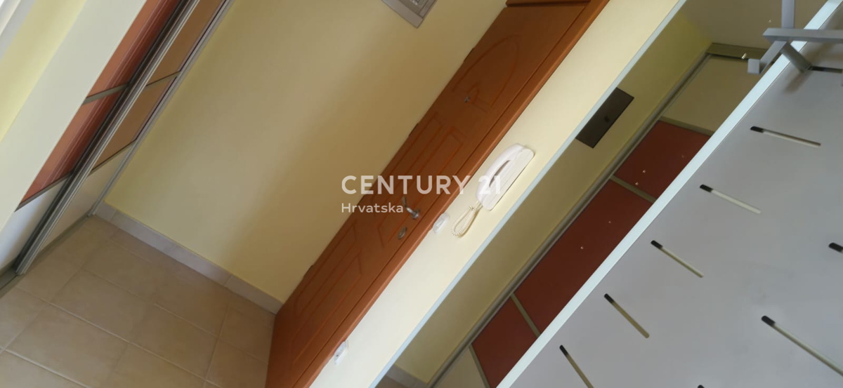 Zara - Višnjik - monolocale con garage - possibilità di PERMUTA con Zagabria