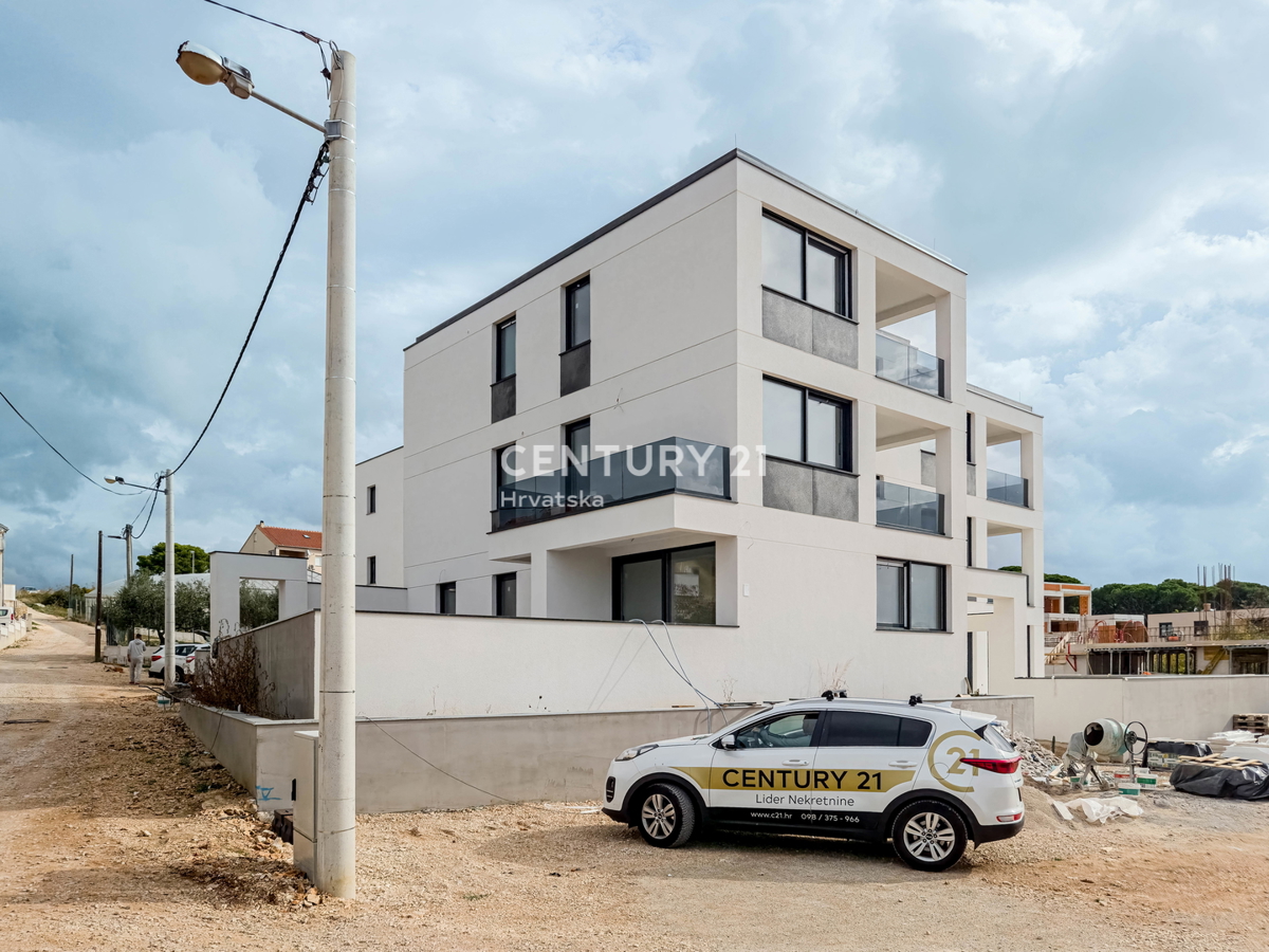 ZADAR, BILI BRIG, NUOVA COSTRUZIONE DI LUSSO, 3,5 VANI-110 m2, PIANO TERRA, GIARDINO
