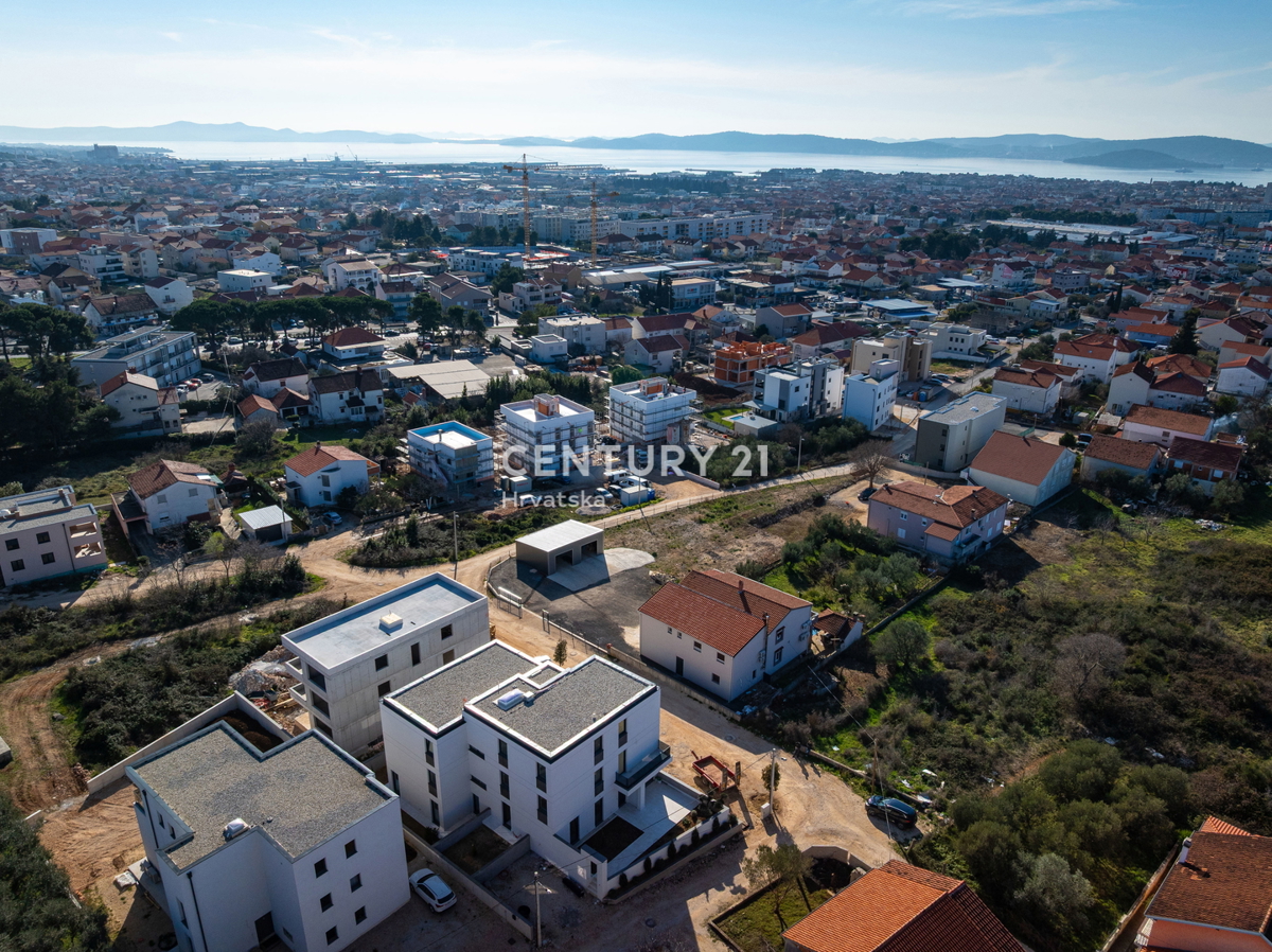 ZADAR, BILI BRIG, NUOVA COSTRUZIONE DI LUSSO, 3,5 VANI-110 m2, PIANO TERRA, GIARDINO