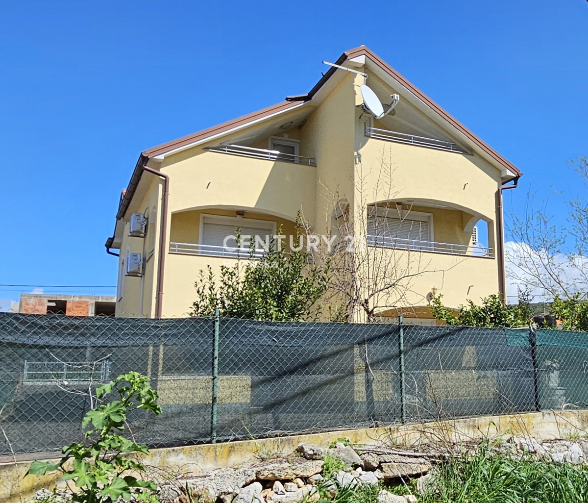 Casa con più unità abitative: Sveti Petar na Moru, Biograd