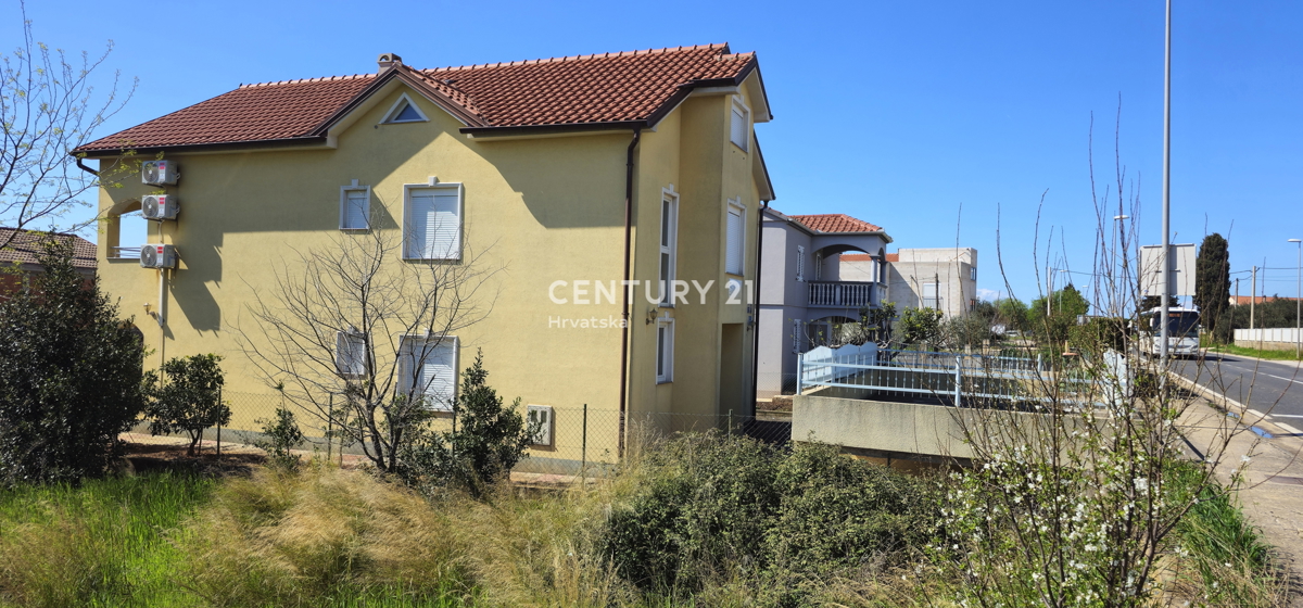 Casa con più unità abitative: Sveti Petar na Moru, Biograd