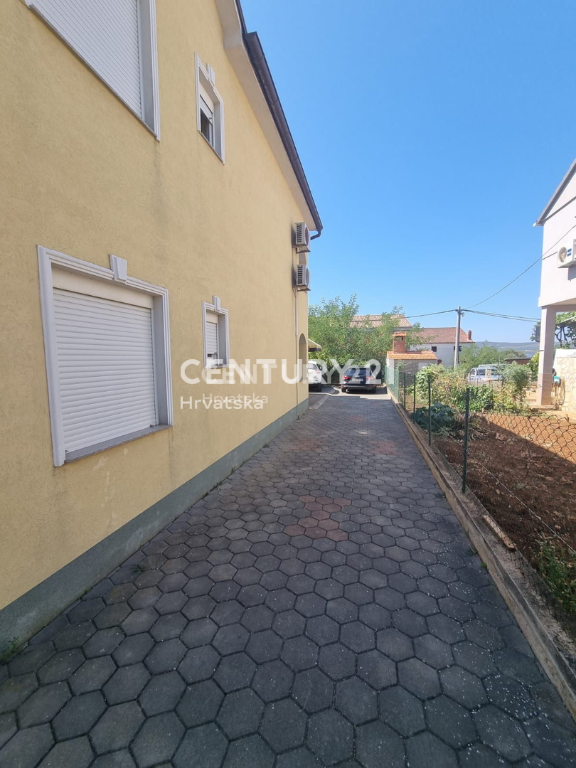 Casa con più unità abitative: Sveti Petar na Moru, Biograd