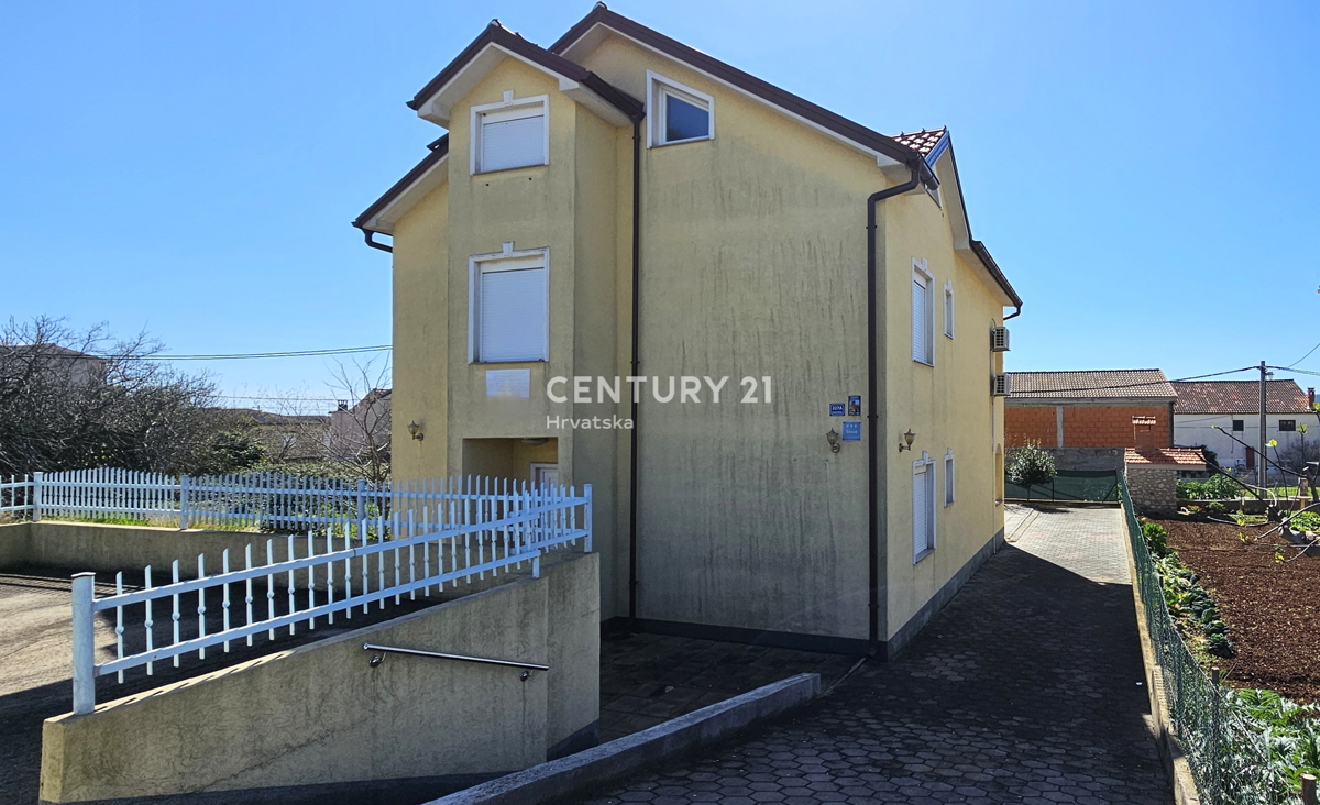 Casa con più unità abitative: Sveti Petar na Moru, Biograd