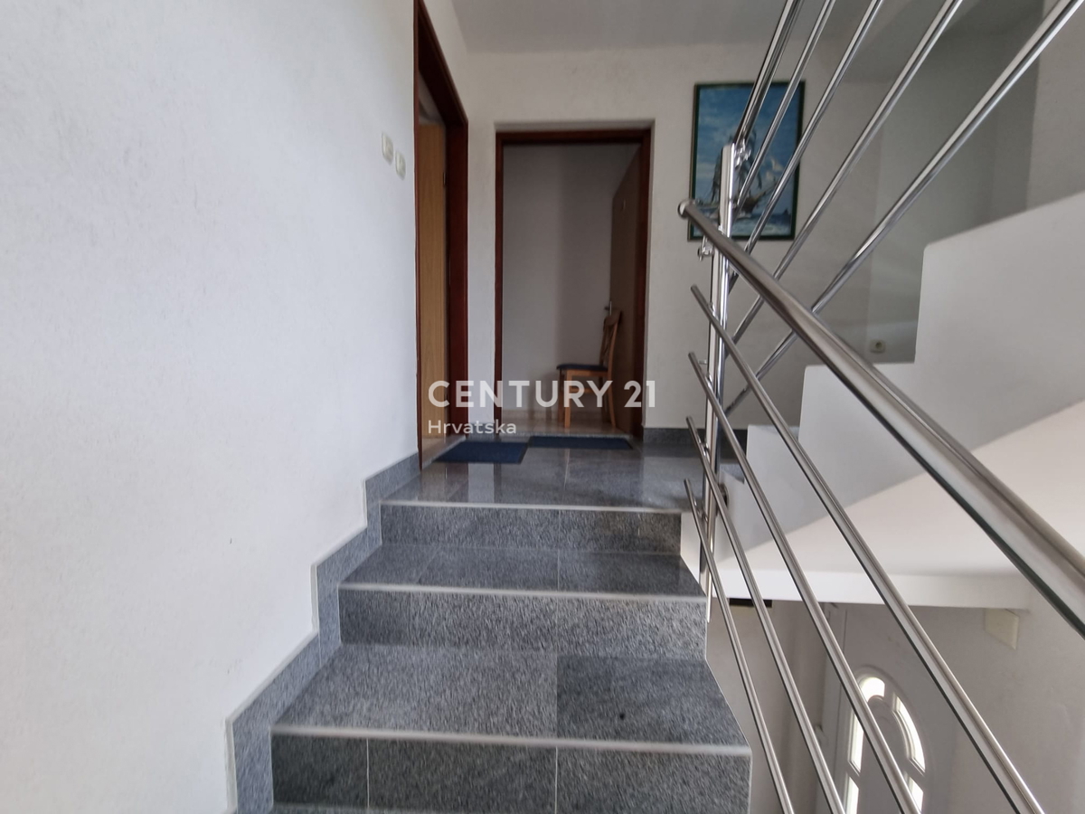 Casa con più unità abitative: Sveti Petar na Moru, Biograd