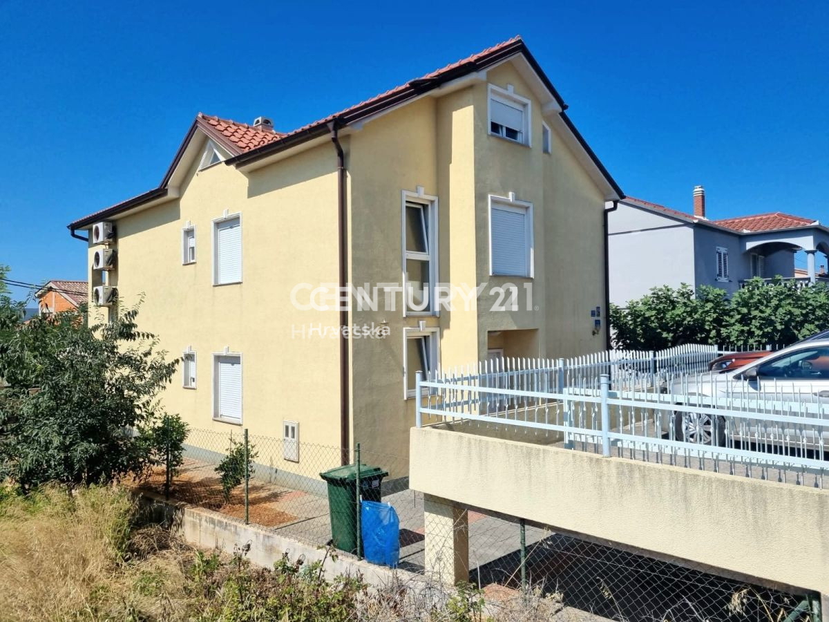 Casa con più unità abitative: Sveti Petar na Moru, Biograd