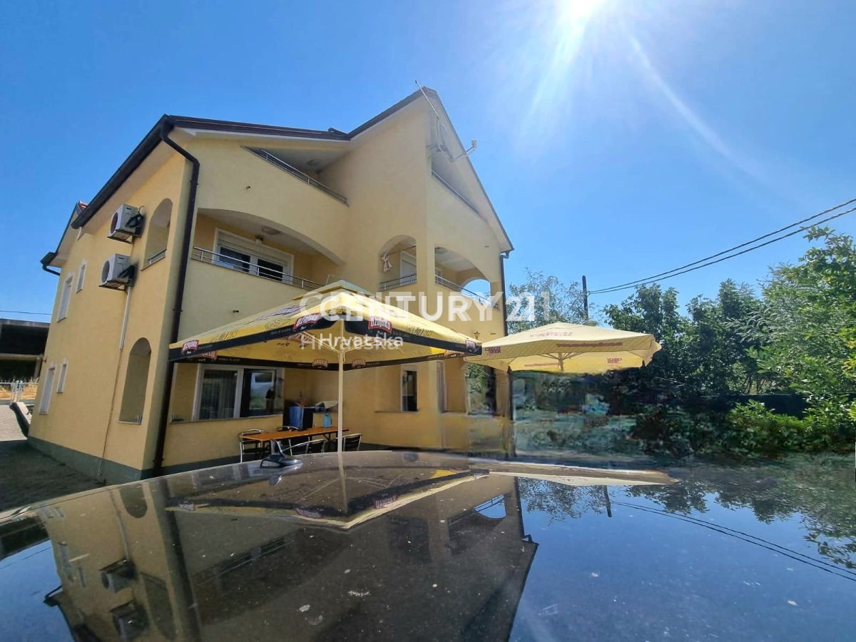 Casa con più unità abitative: Sveti Petar na Moru, Biograd