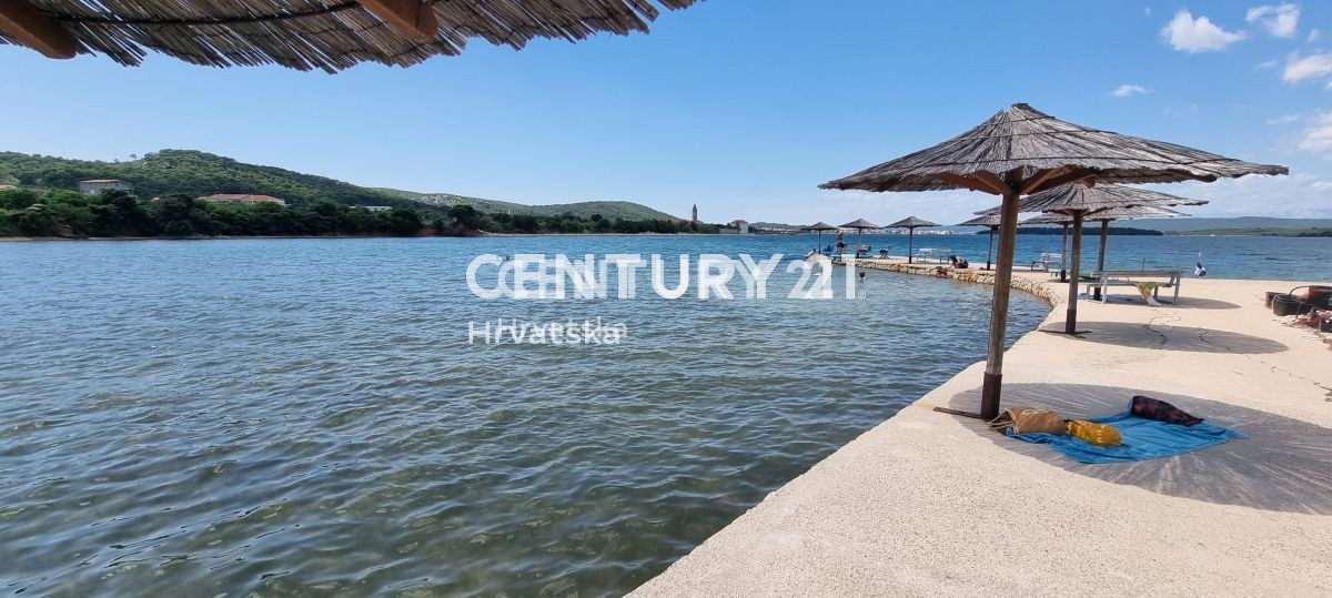 Tkon, Terreno edificabile con vista mare di forma regolare