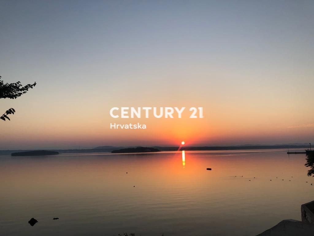 Tkon, Terreno edificabile con vista mare di forma regolare