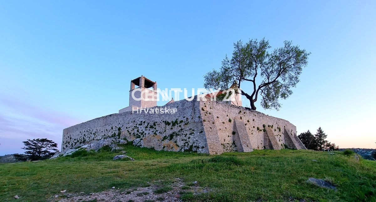 Tkon, Terreno edificabile con vista mare di forma regolare