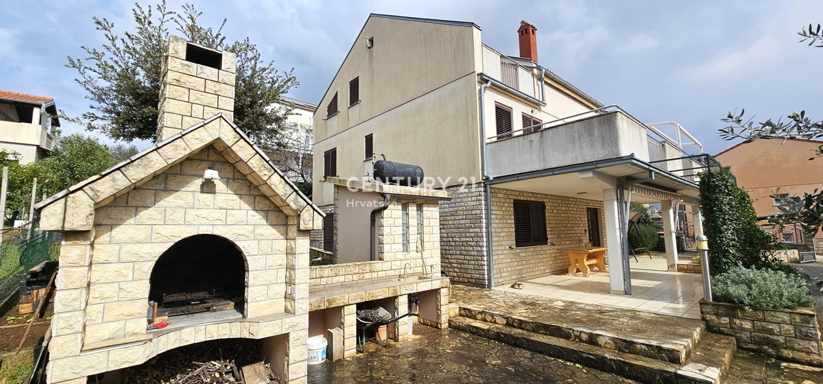 Sveti Filip e Giacomo, casa con vista mare