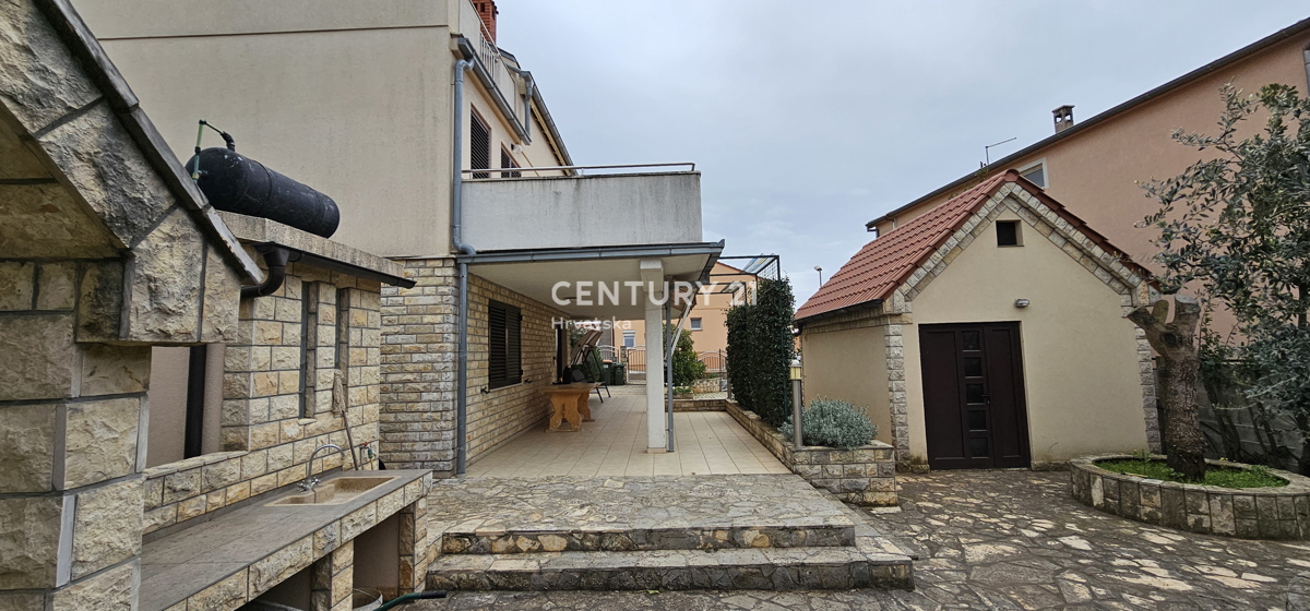 Sveti Filip e Giacomo, casa con vista mare