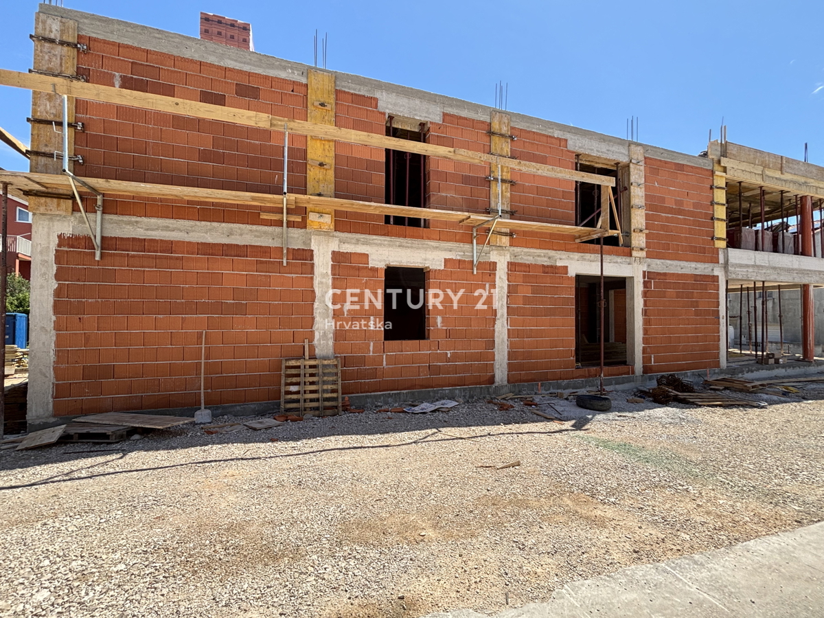 Vodice, appartamento con due camere da letto a pochi minuti dal mare